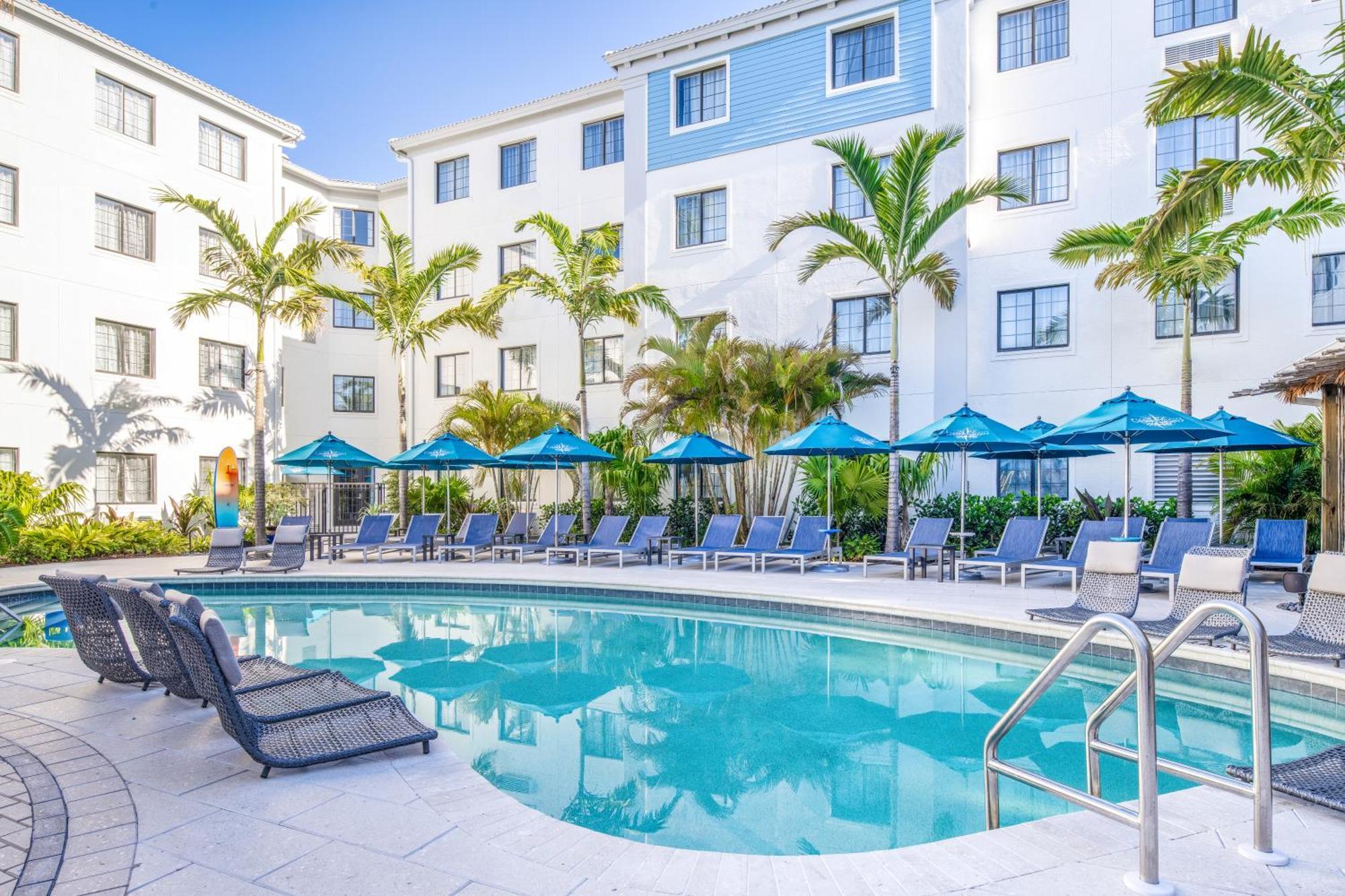 Compass By Margaritaville Hotel Naples Exterior photo